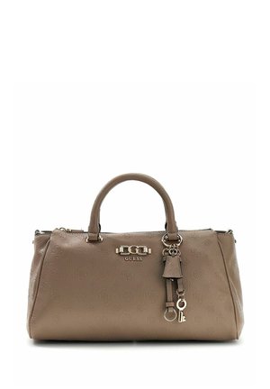 Sac à main Guess en cuir taupe avec motif de logos embossés, double poignée et porte-clés attaché à l'avant.