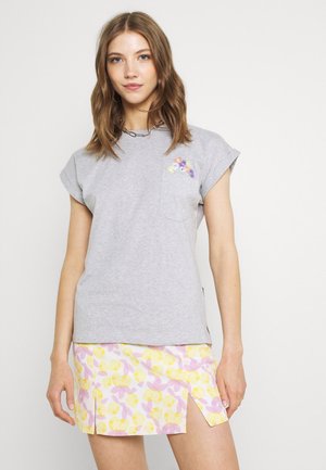 VISBY FLOWER POCKET - T-shirts print - grey melange