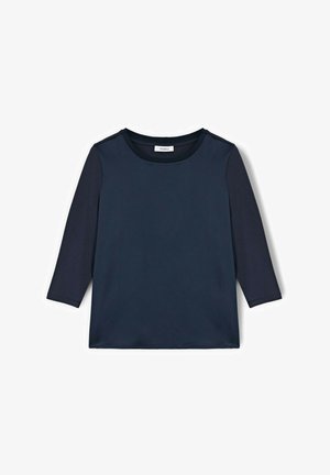Marineblaues Langarmshirt mit rundem Ausschnitt und leicht taillierten Ärmeln, dargestellt vor weißem Hintergrund.