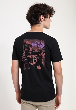 - T-shirt z nadrukiem