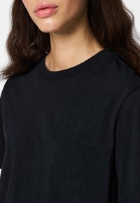 Pieces PCRIA SS SOLID TEE JRS BC - Basic póló - black