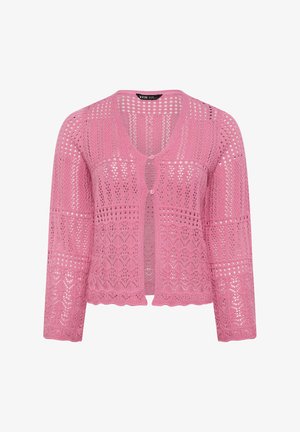 Rosa hæklet cardigan med lange ærmer, bølget kant, V-hals og to knapper foran.