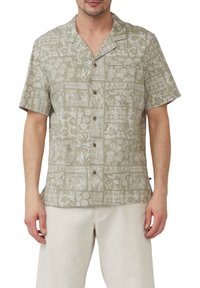 Korte mouwen knoopshirt van lichtgroene stof met een wit botanisch patroon, voorzien van een camp collar en twee knopen aan de voorkant.