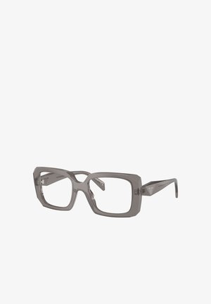 Lunettes rectangulaires grises au design angulaire, en plastique transparent, avec une monture épaisse et des branches discrètement brandées.