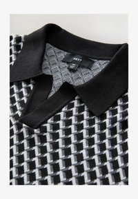 Selectat, black white