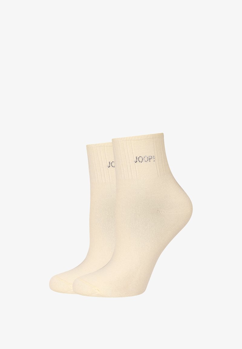 Paire de chaussettes courtes couleur crème avec des bordures côtelées et le logo "JOOP !" brodé près du haut.