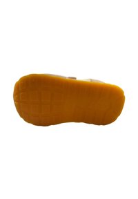 Suola in gomma, gialla con un motivo di grip testurizzato, forma della punta arrotondata e design piatto. Presenta un'impronta del marchio per identificazione.