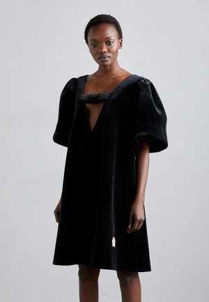 PUFF DRESS - Vapaa-ajan mekko - black