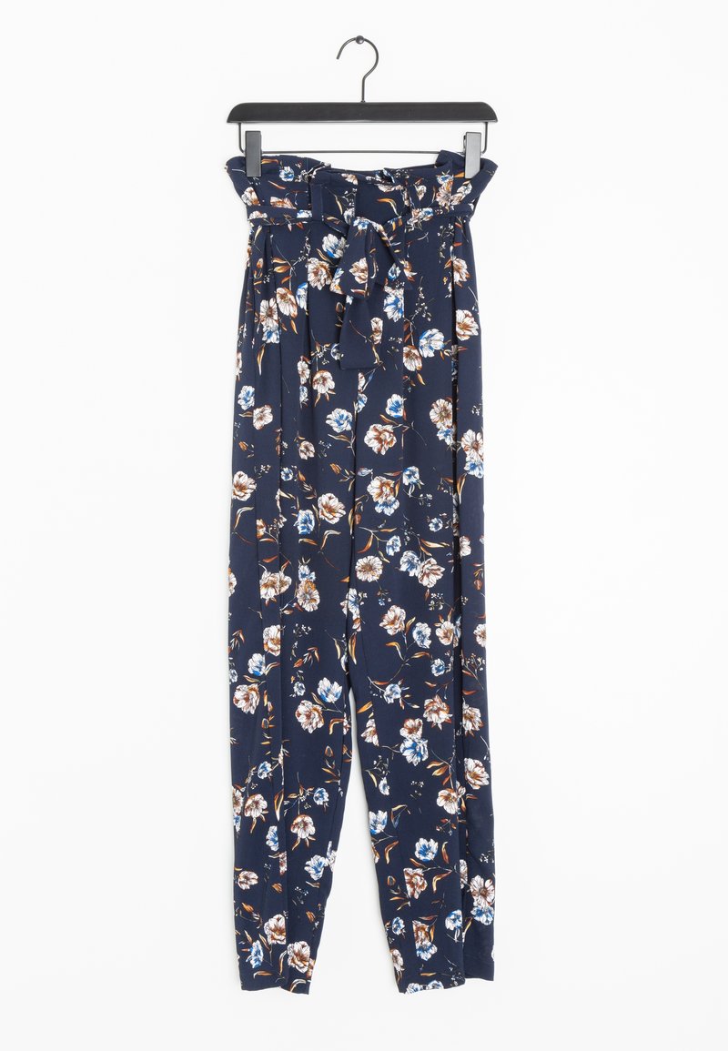 Pantalons floraux navy en tissu doux, dotés d'une ceinture à nouer à la taille, avec des motifs floraux blancs, bleus et bruns.