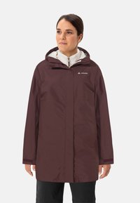 Bordeauxfarbene wasserdichte Jacke mit Kapuze, ausgestattet mit einem Frontreißverschluss und zwei Seitentaschen. Weiche Innenseite und Klettverschlussmanschetten für eine bessere Passform.
