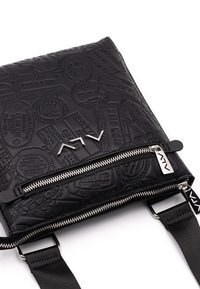 ALV by Alviero Martini ADRIEN - Taška s příčným popruhem - matte black