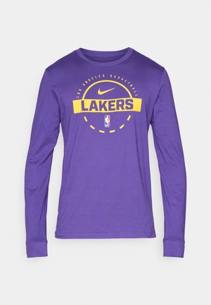 Violet pitkähihaine t-paita, joka on valmistettu puuvillasta ja jossa on keltainen "LAKERS" -grafiikka, NBA-logo ja teksti "Los Angeles Basketball".