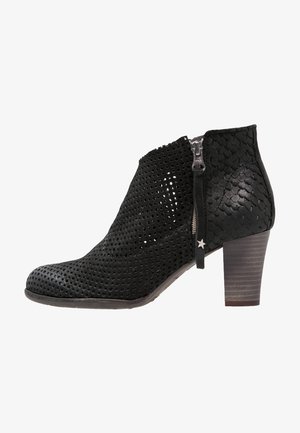 Felmini Nilkkurit - black
