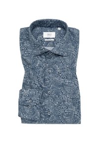 Camicia slim fit da uomo piegata con motivo paisley blu e bianco e polsini abbottonati su sfondo bianco.