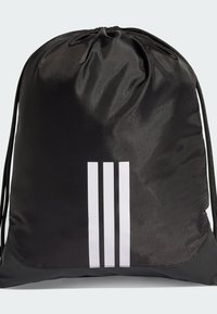 Čierna taška na sťahovanie vyrobená z hladkej, odolnej tkaniny s tromi vertikálnymi bielymi pruhmi na prednej strane a čiernym spodkom.