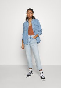 Pieces T-shirt básica - mocha bisque