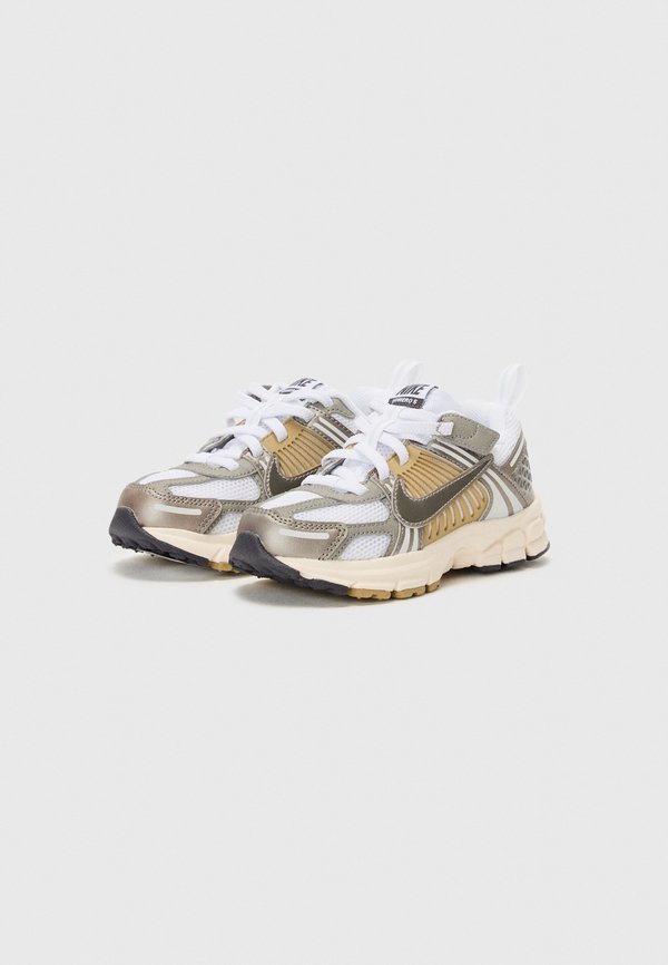 VOMERO UNISEX - Trainers3