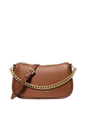 Bruine leren Michael Kors schoudertas met gouden kettingdetail en verstelbare riem, ritssluiting en gestructureerde afwerking.