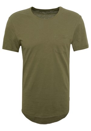 T-shirt uni vert olive à manches courtes, col rond et petite poche poitrine sur le côté gauche.
