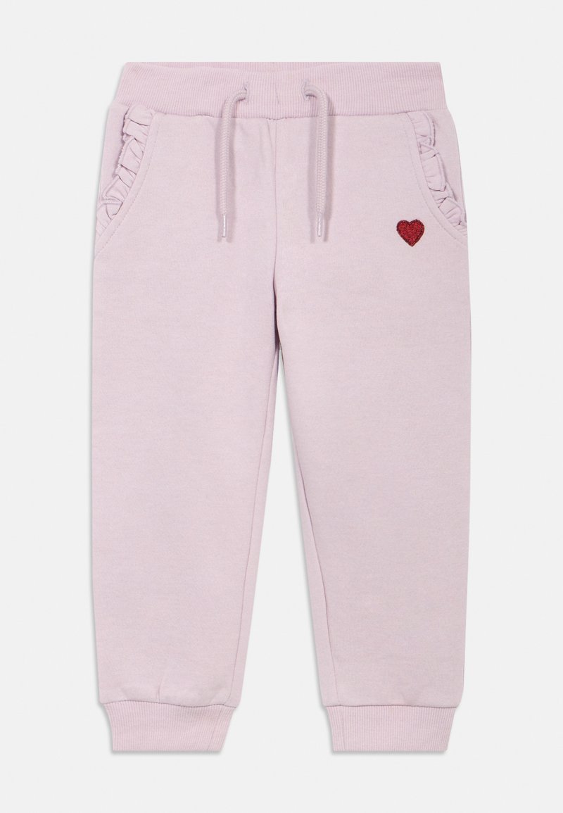 Világos rózsaszín melegítőnadrág bordázott mandzsettákkal, húzózsinóros derékpánttal, fodros oldalzsebekkel és piros szív emblémával az elején.