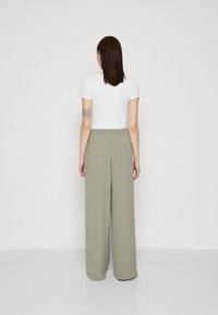 Vero Moda VMALVA WIDE  - Hlače - vetiver
