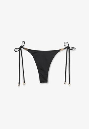 Parte inferior de bikini negra con un diseño minimalista, que presenta lazos laterales y detalles metálicos en tono dorado. Tejido suave con una forma de pierna de corte alto.