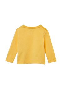 Gelbes Langarmshirt aus weichem Stoff, mit rundem Ausschnitt und lässiger Passform. Minimalistisches Design ohne zusätzliche Muster.