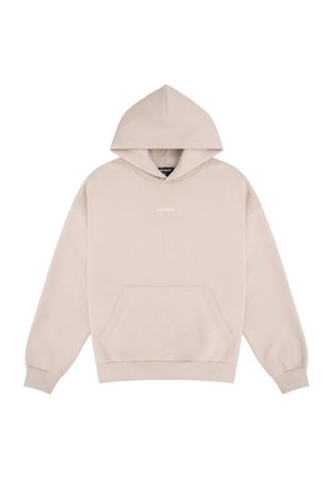 Sudadera con capucha beige con bolsillo canguro frontal y pequeño logo blanco "WRSTBHVR" en el pecho, mangas largas y puños y dobladillo acanalados.