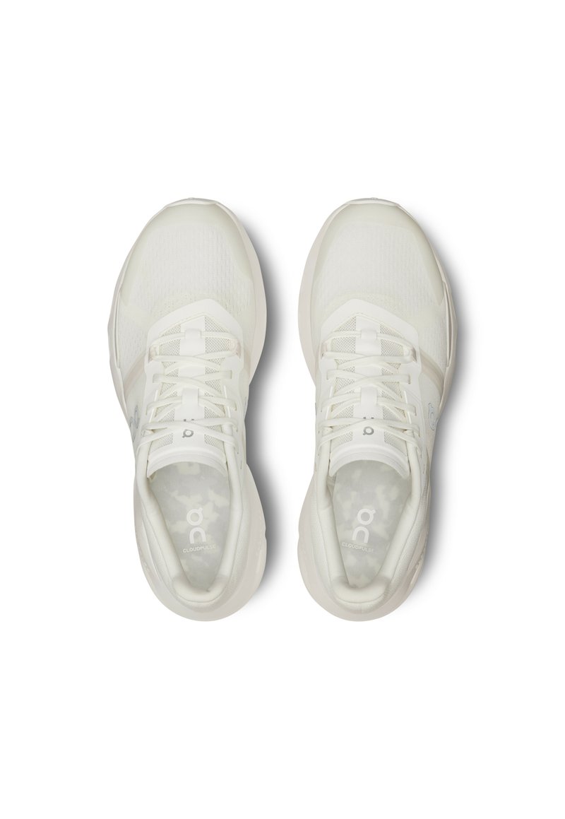 On CLOUDPULSE - Sportovní boty - white frost