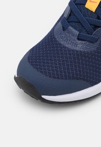 Nike Performance NIKE REVOLUTION 6 (PSV) - Utcai futócipők - midnight navy/bright crimson/black/yellow ochre