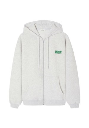 Pelēks kapučjakas džemperis ar rāvējslēdzēju, izgatavots no mīksta auduma, ar kangaru kabatu un zaļu "AMERICAN VINTAGE" logotipu kreisajā krūtīs.