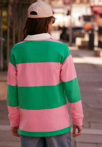 Next REGULAR FIT - Polosärk - pink green stripe