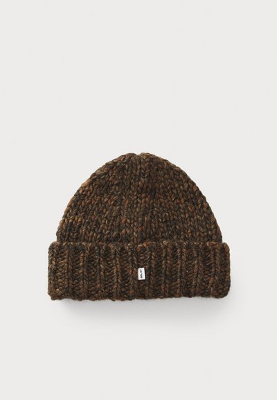Knitted beanie in dark brown with lighter flecks. Features a textured pattern and a folded hem with a small label on the side.
