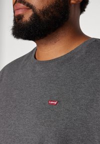 Levi's® Plus BIG ORIGINAL TEE - Jednoduché tričko - dark charcoal heather