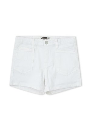 Pantalones cortos de mezclilla blancos con bolsillos delanteros, trabillas para cinturón y cierre con botón plateado, dispuestos planos sobre un fondo blanco.