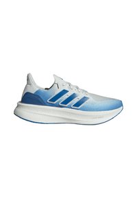Chaussure de course Adidas blanche et bleue avec trois bandes bleues, semelle amortissante et tige en tissu tricoté.