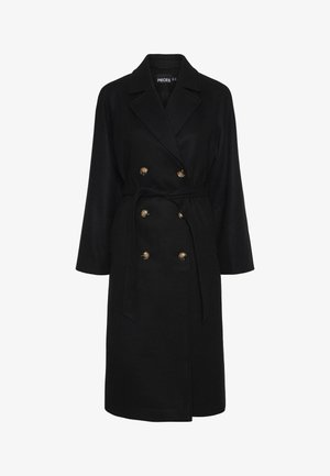 Manteau noir à double boutonnage avec une taille ceinturée, boutons dorés, revers larges et manches longues ; fabriqué dans un tissu doux et texturé.