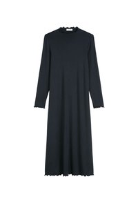 Czarna sukienka z długim rękawem wykonana z miękkiego materiału, z falbaniastego dekoltu i falbaniastych mankietów, o luźnym kroju, sięgająca poniżej kolan.