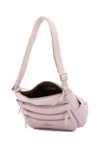 Borsa a spalla in finta pelle grigia chiara con tracolla regolabile, due tasche con zip e un singolo scomparto. Dettagli in hardware color oro.