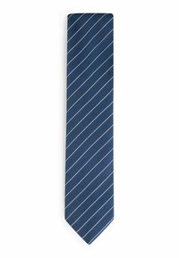 Mörkblå slips med diagonala vita ränder, tillverkad av textil med struktur. Smal form med spetsig spets, lämplig för formella tillfälle.