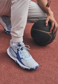 Selected, mod gray/nimbus blue/tech blue