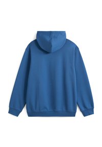 Sudadera con capucha en azul sólido, fabricada en una mezcla de algodón. Presenta un bolsillo canguro, puños acanalados y dobladillo con un acabado suave y texturizado.