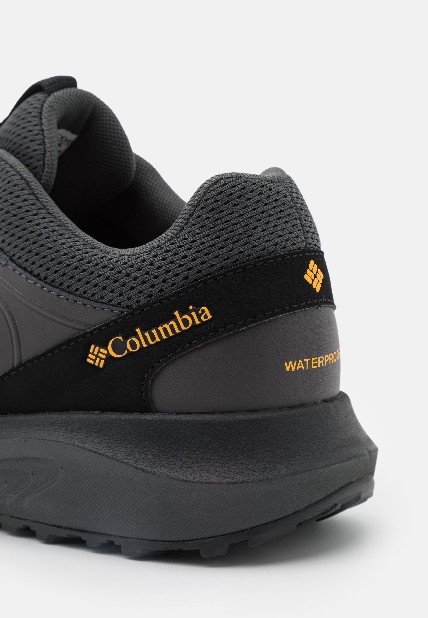 columbia walking trainers