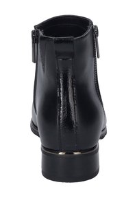 Schwarze Lackleder-Stiefelette mit einem eleganten Design, das eine glatte Oberfläche, einen seitlichen Reißverschluss und einen niedrigen Blockabsatz aufweist.