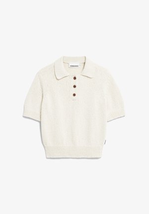 Kurzärmeliges, cremefarbenes Strickpolohemd mit Kragen, das drei braune Knöpfe und einen gerippten Saum aufweist. Hergestellt aus einem strukturierten Stoff.