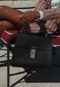 Isabel Bernard Handtasche - schwarz