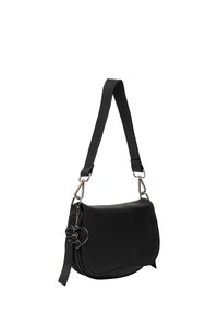 Borsa a tracolla nera in pelle con silhouette curva, tracolla regolabile, hardware in argento e un pendente decorativo attaccato.