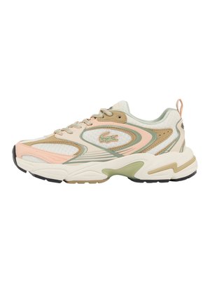 Zapatilla chunky en tonos beige, rosa claro y verde con paneles de malla y cuero, con el logo de un cocodrilo en el lateral.