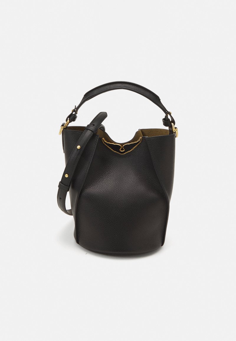 Schwarze Leder-Eimerhandtasche mit strukturierter Oberfläche, goldenen Hardware-Akzenten und offenem Design. Verfügt über einen kurzen Griff und einen verstellbaren Schultergurt.