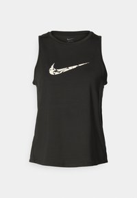 Czarny bezrękawnik sportowy Nike Dri-FIT z dużym, białym wzorem logo Nike w kształcie łyżwy z przodu.
